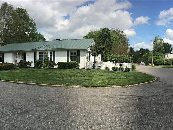 3rd image of 1110 Wilton Ave