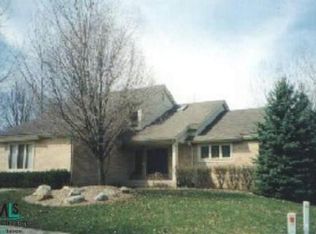 5559 Whitfield Ct, Troy, MI 48098
