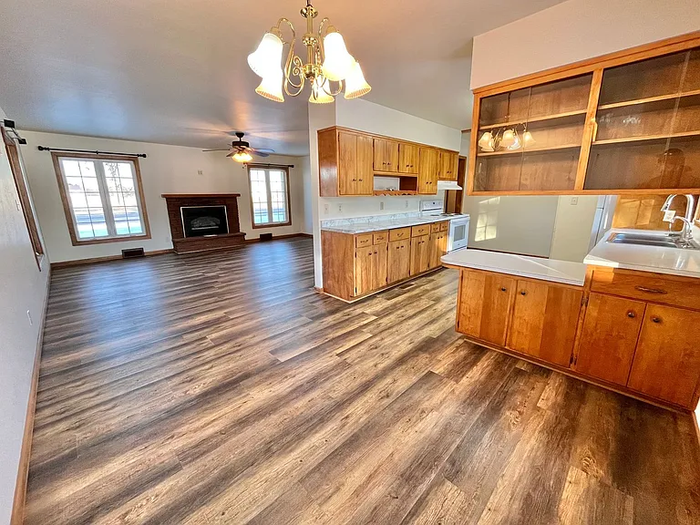4909 E Linden Ln — Photo 7