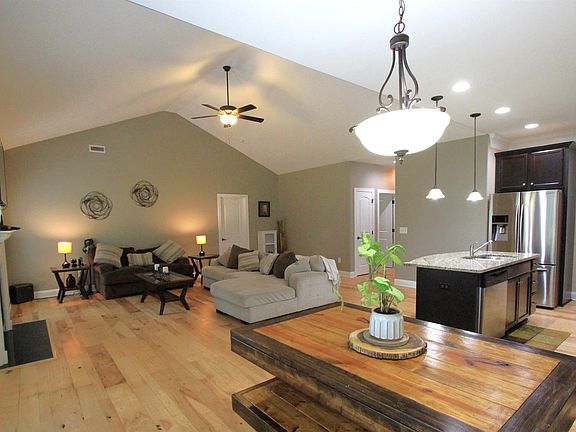 5th image of 129 Willow Pond Ln