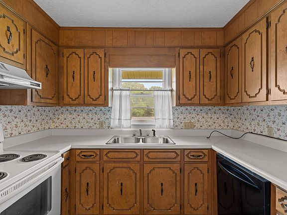 5th image of 204 Catawba St