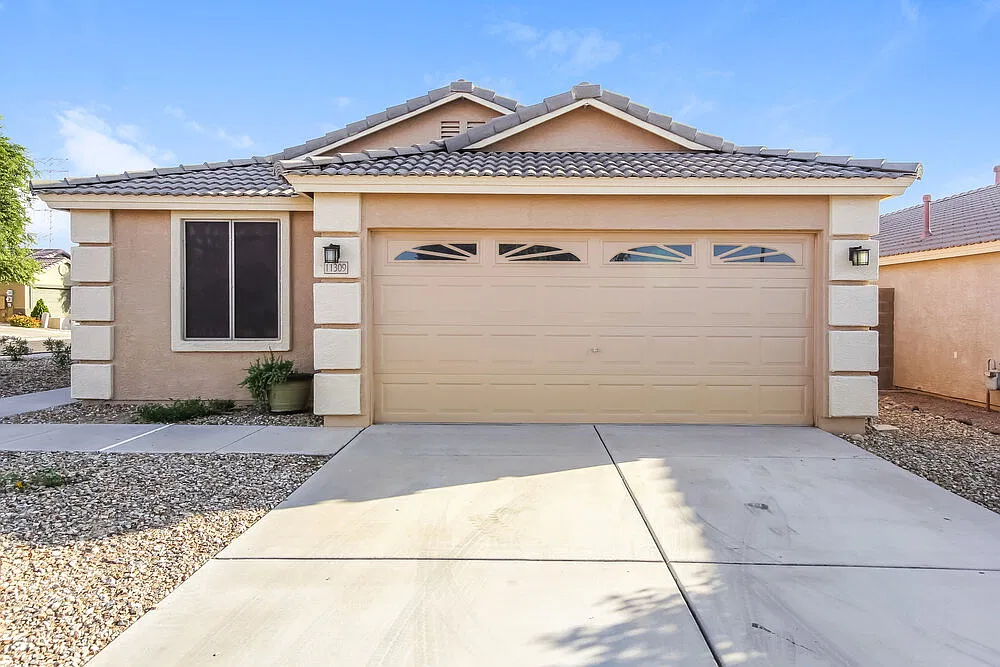 4 bed, 2.0 bath, 1571 sqft, $2,020 — Photo 1