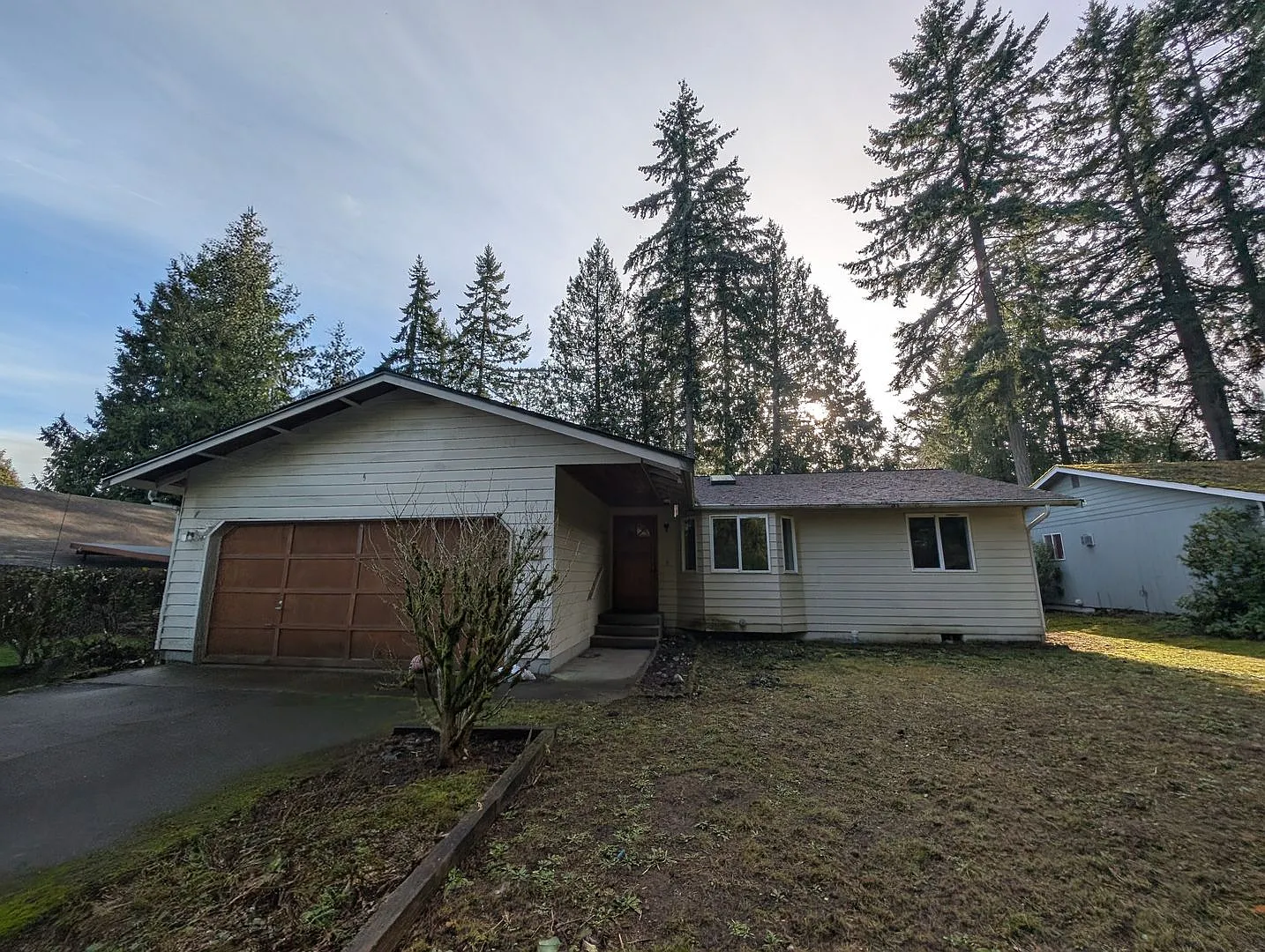 Manchester Three Bedroom Rambler For Rent - Available 10/10/2026. — Photo 2