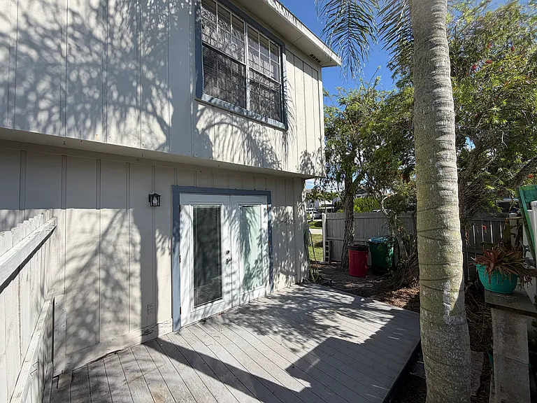 1005 SW 48th Ter #1 — Photo 17