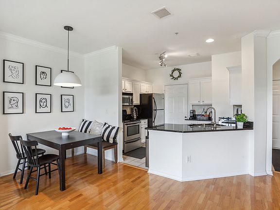 3rd image of 5641 Roswell Rd Unit 302