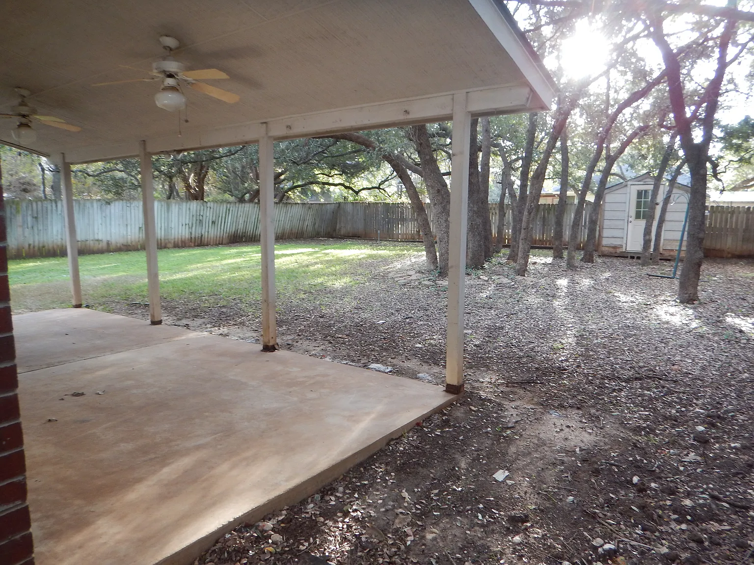 4 bed, 2.5 bath, 1819 sqft, $2,100 — Photo 3