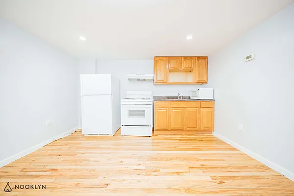 Rented by Nooklyn NYC LLC | media 23