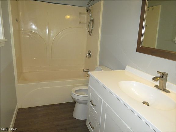 4th image of 333 Parkway Dr