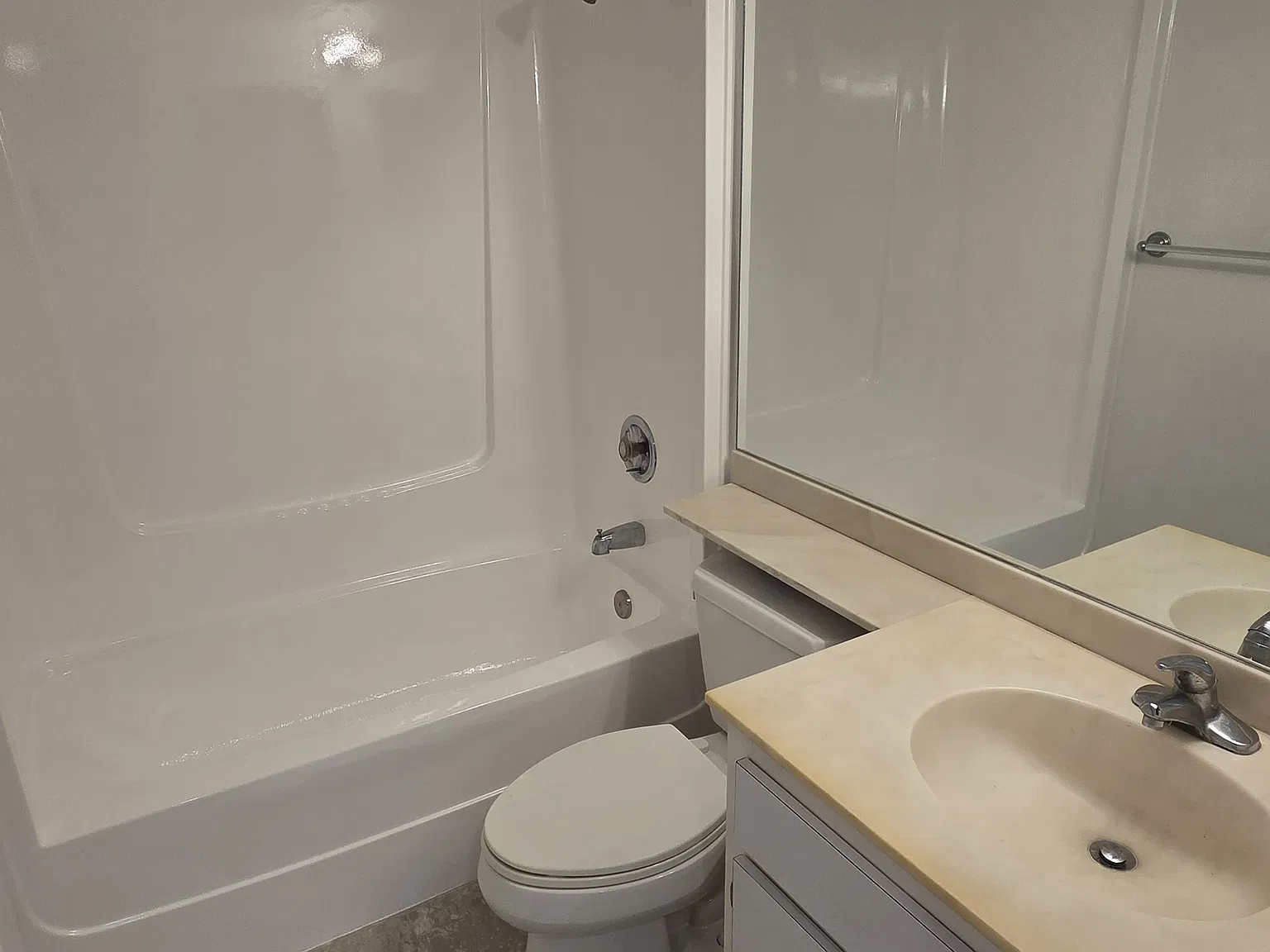1 bed, 700 sqft, $1,350 — Photo 2