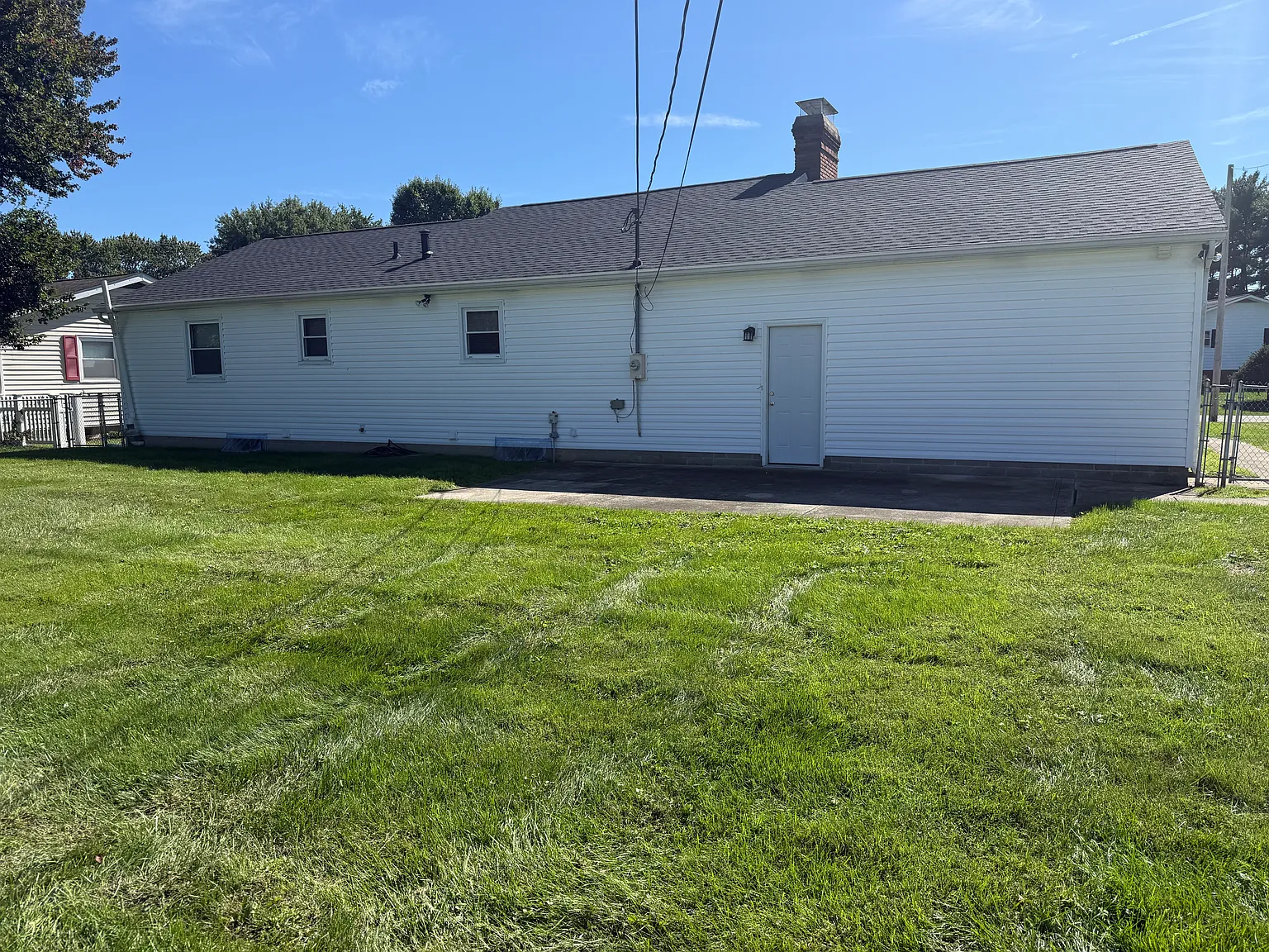 3 bed, 2464 sqft, $2,200 — Photo 3