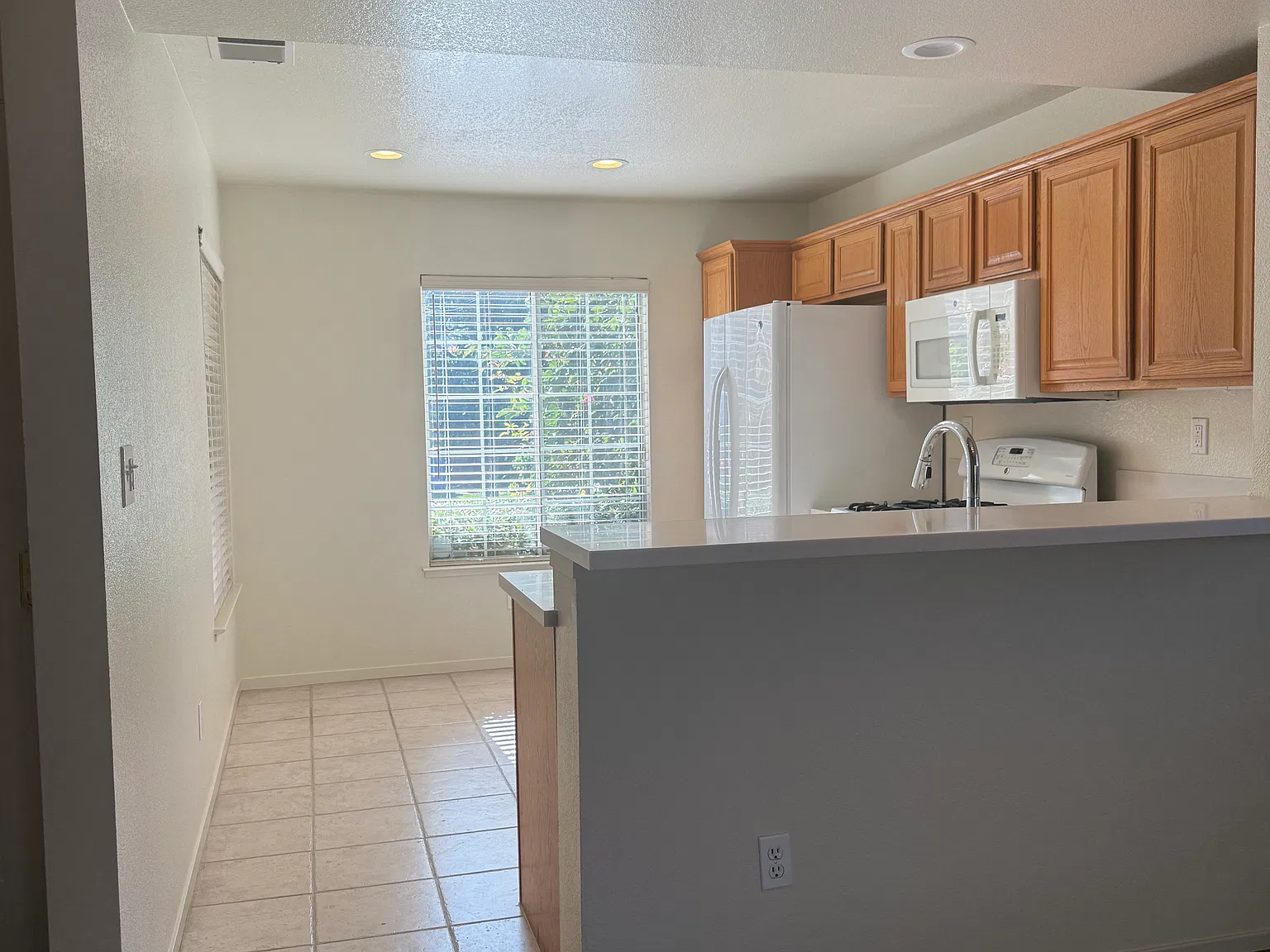 3 bed, 1114 sqft, $3,900 — Photo 4