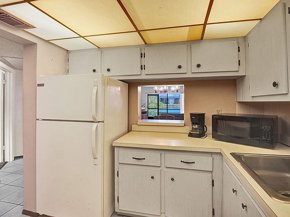 5th image of 7910 Colony Circle #109