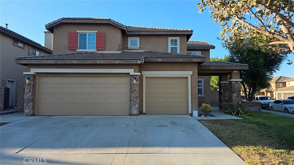 4 bed, 2828 sqft, $3,900 — Photo 1