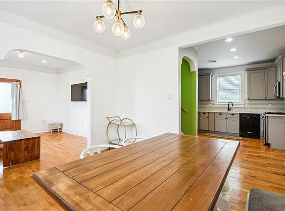 5th image of 3436 S Robertson St