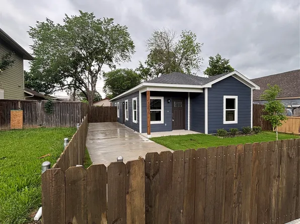 1005 E Tucker St, Fort Worth, TX 76104