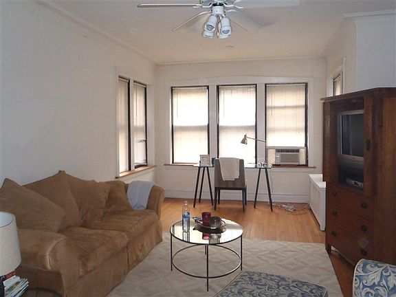 4th image of 857 W Diversey Pkwy APT 2