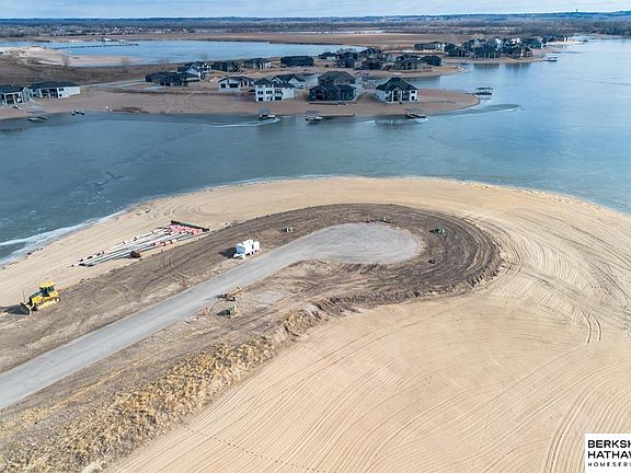 3rd image of 338 Marina Way