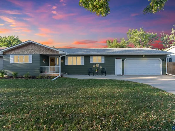 5712 W Walden Dr, Sioux Falls, SD 57106
