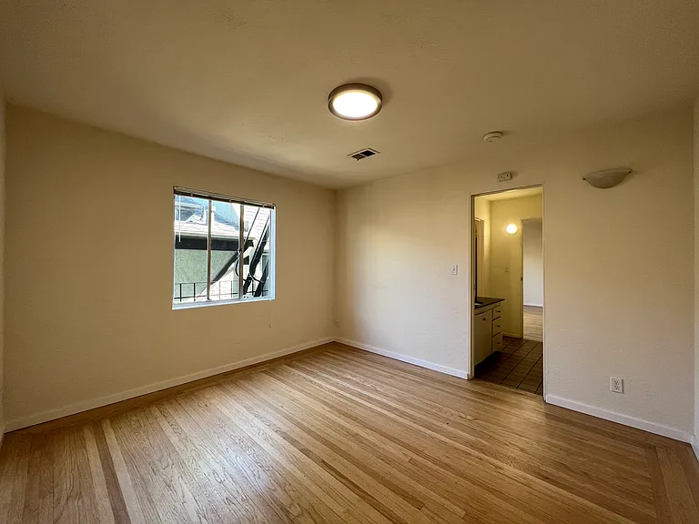 2541-2569 Le Conte Ave — Photo 14