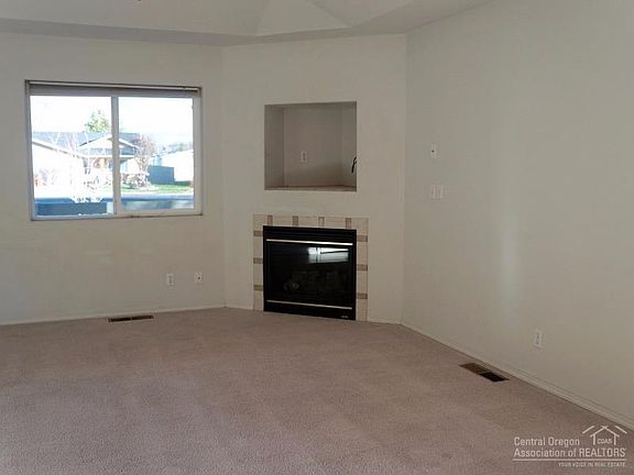 5th image of 179 SW Ivy Ct