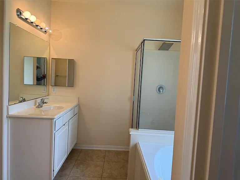 10727 Gilford Crest Dr — Photo 18