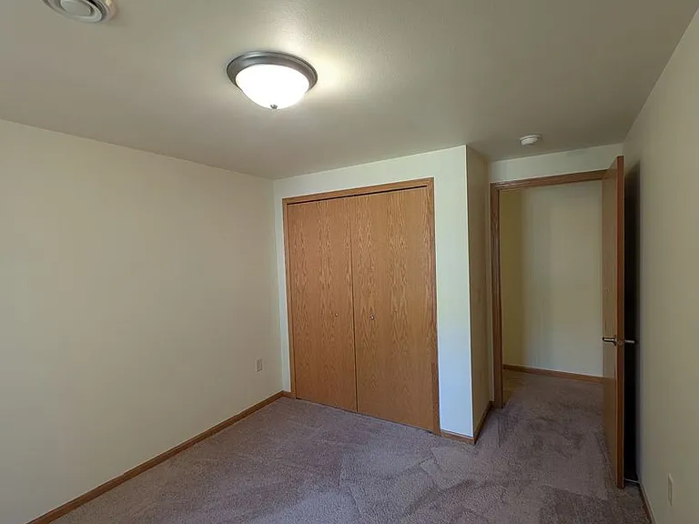 Pheasant Run Apartments — Photo 27