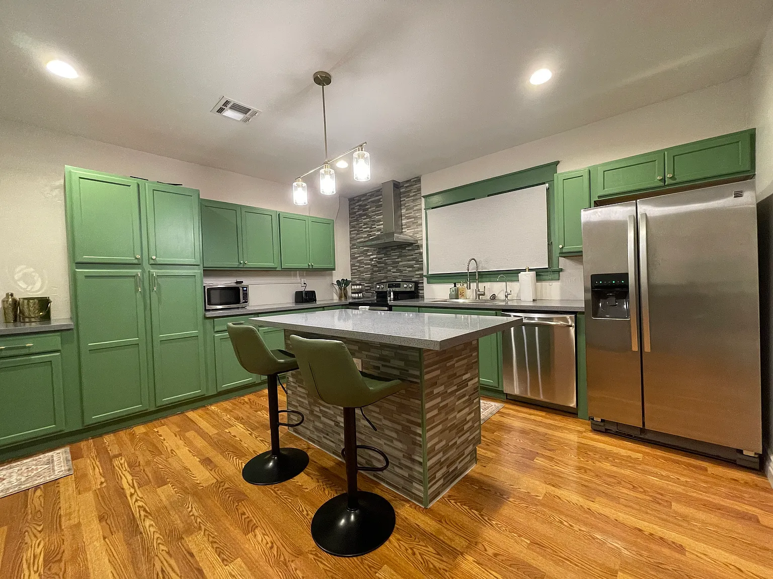 917 S Montezuma Ave — Photo 2