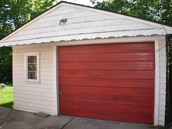 2nd image of 22094 Oakwood Ave
