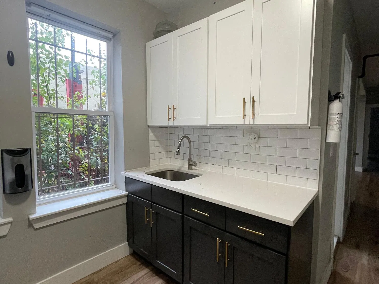 2 bed, 800 sqft, $1,900 — Photo 2
