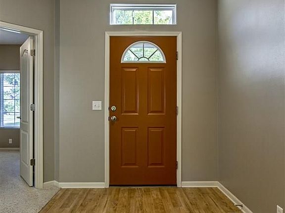 3rd image of 4810 S 190th St