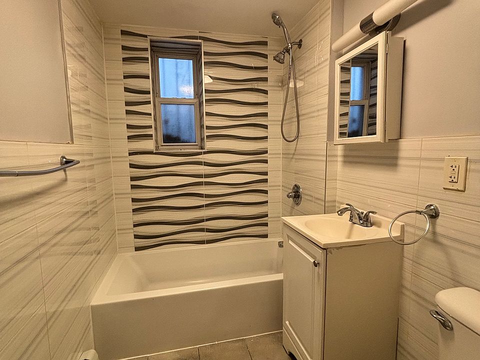 2nd image of 75 Clendenny Ave #2