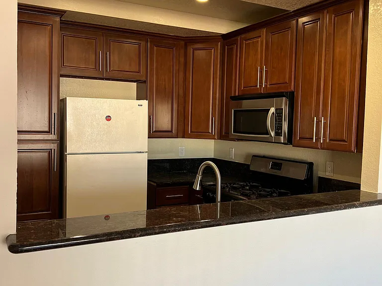 10916 Ashton Ave #402 — Photo 9