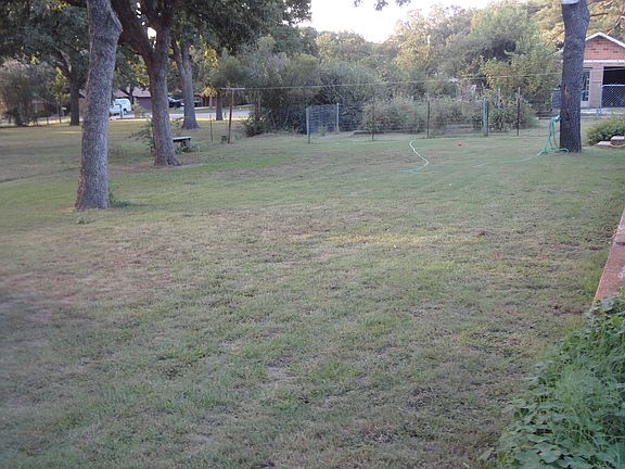 3rd image of 915 E Sherman Dr