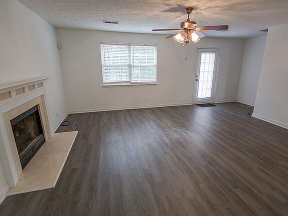 3rd image of 727 Lake Terrace Dr