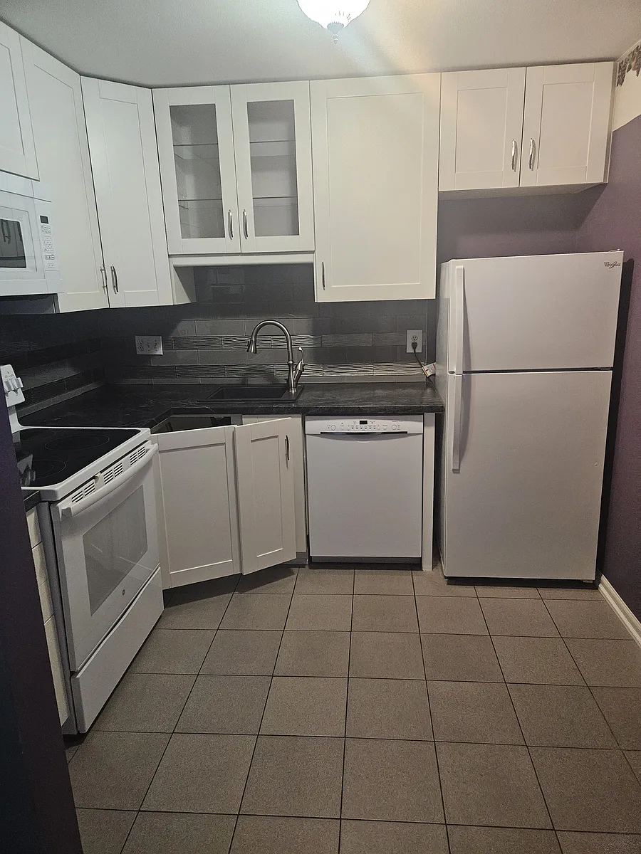 Building Photo - 9109 N Park Plaza Ct