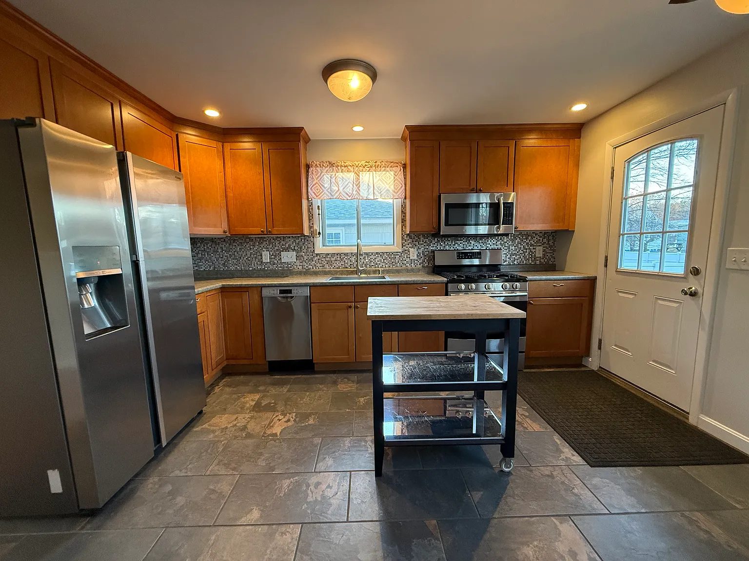 58 Lakewood Pkwy — Photo 2
