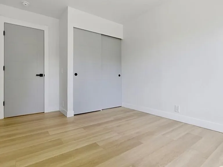 814 NE 185th St — Photo 9