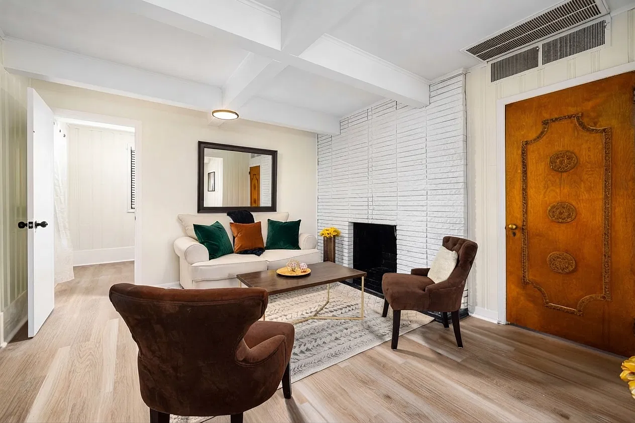 3 bed, $2,100 — Photo 4