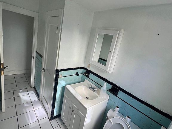 2nd image of 166 Regent Ave #1R