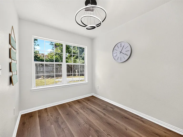 1302 Shearn St — Photo 18