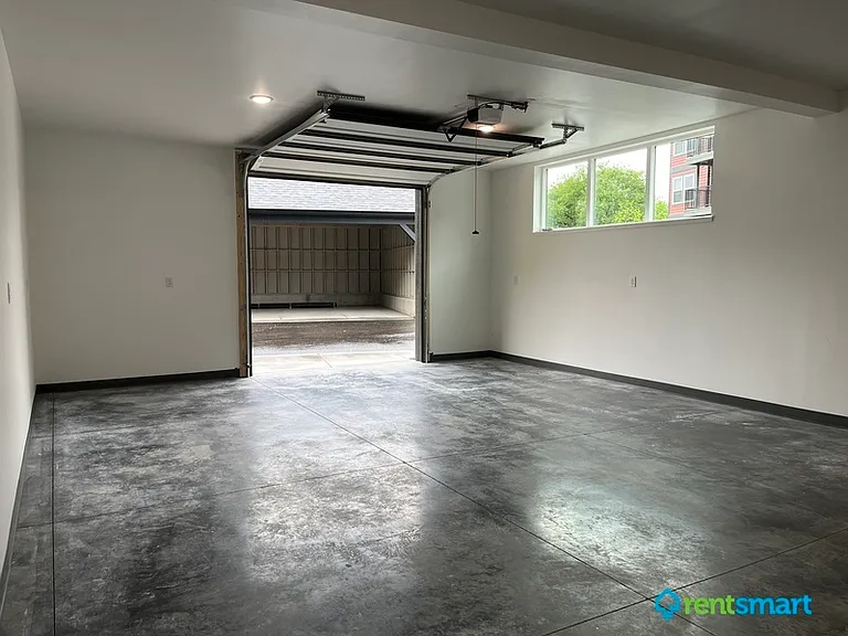 446 Michigan Ave #4 — Photo 17