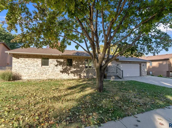 4308 E 20th St, Sioux Falls, SD 57103