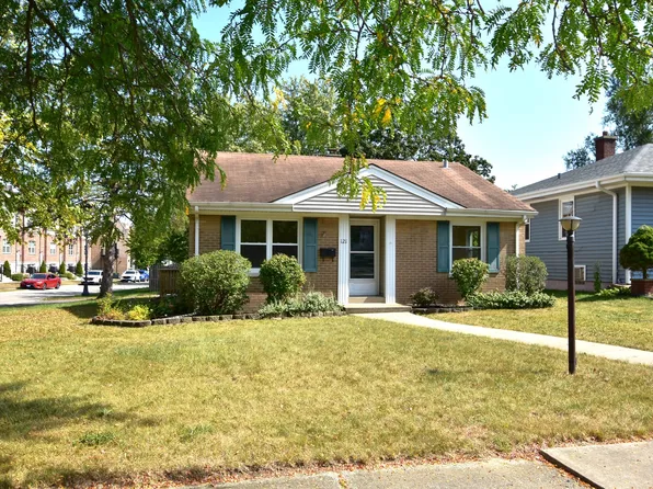 121 S Euclid Ave, Villa Park, IL 60181