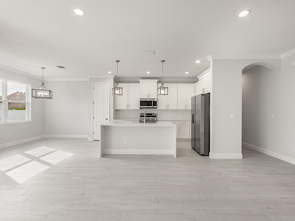 4th image of 1102 SW Hunnicut Avenue