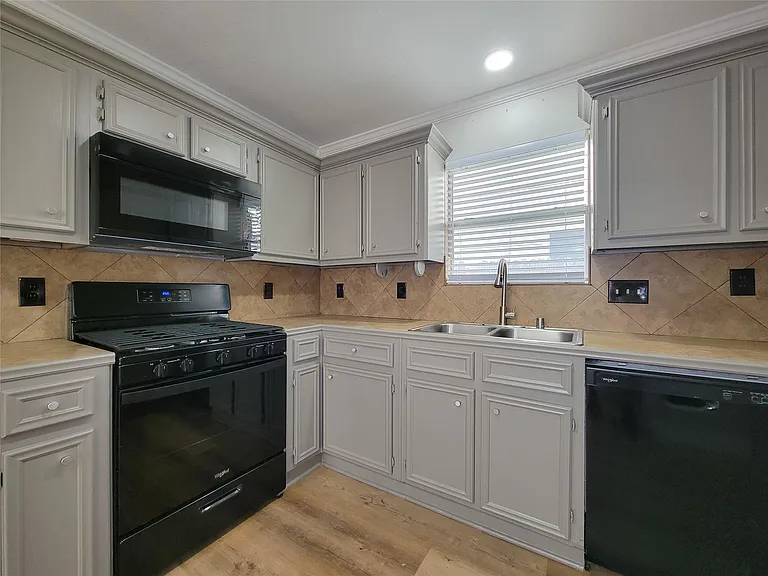 3658 Villa Glen Dr — Photo 3