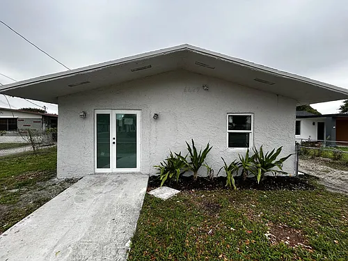 4429 SW 21st St #1 Photo 1 4429 SW 21st St #1 Photo 1