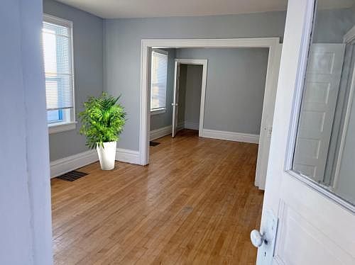 3rd image of 851 19th Ave SE