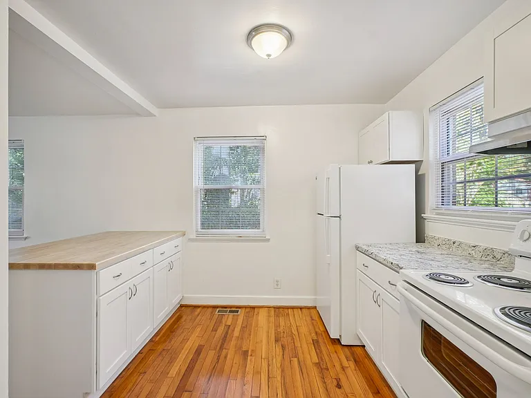 Trinity Park Apartments — Photo 11