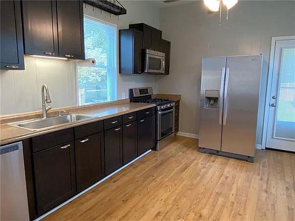 4th image of 2620 Halsey Ave