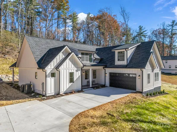 85 Adger Dr, Hendersonville, NC 28739